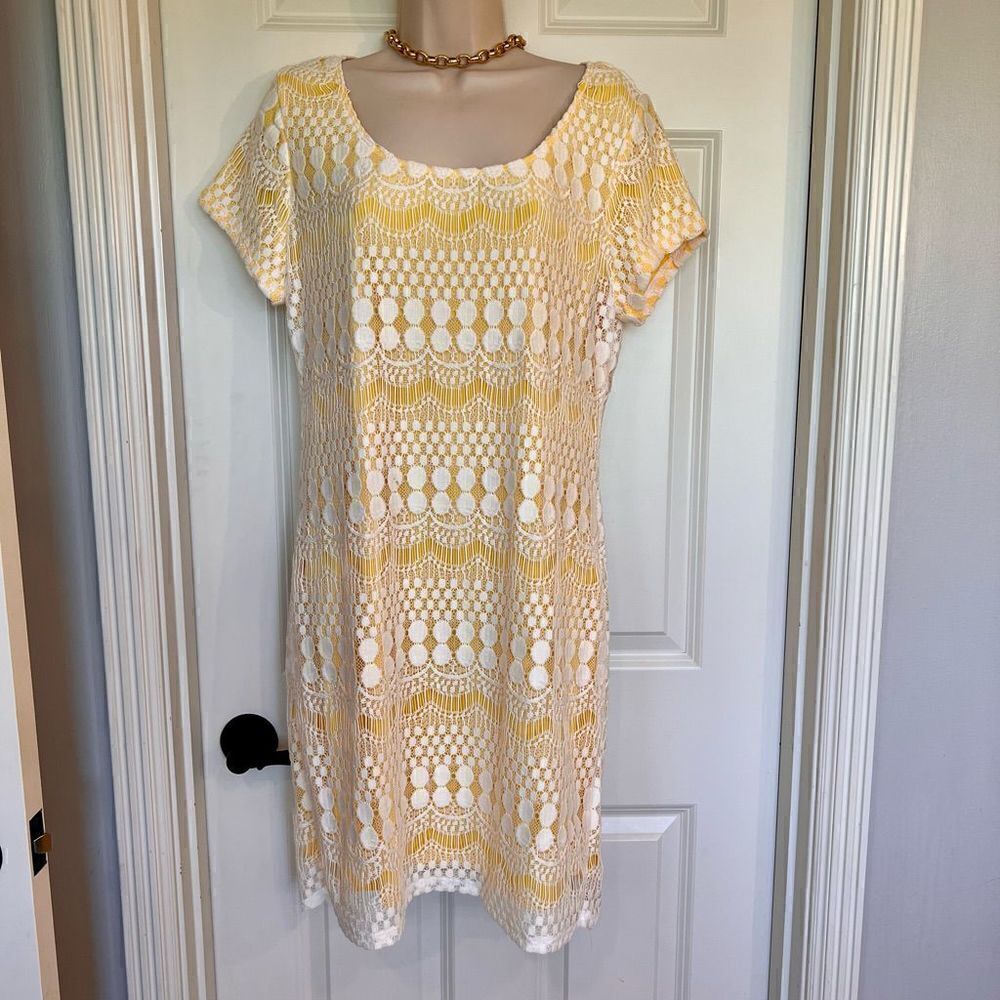 Tiana B yellow lace short sleeve crew neck dress size Large